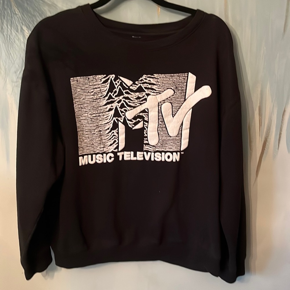 M-TV Music Television Sweatshirt Puff Paint Black White Bust 48” Vintage